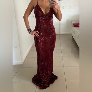 NEW !!! Elegant Burgundy Sequin Evening Gown